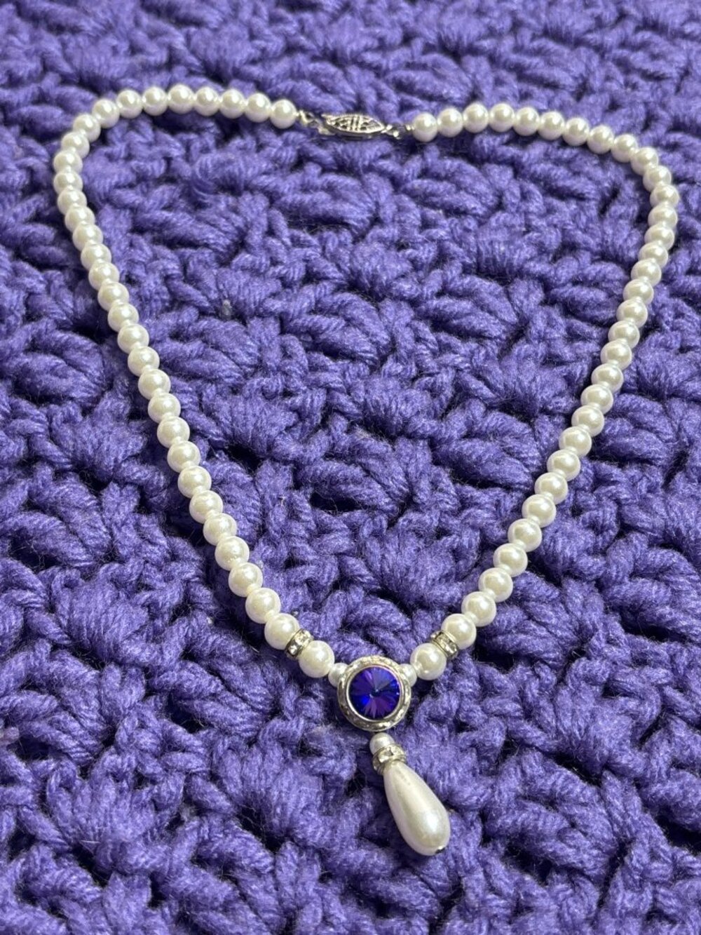 Vtg Plastic Faux Pearl Necklace Purple Rhinestone Clear Halo Silvertone 15 in